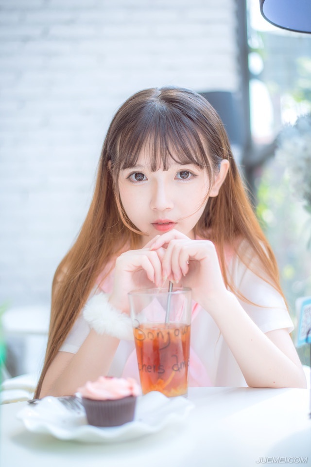 现在的人，你跟他说真话，他以为你说假话;你跟他说假话，他以为你说笑话;你跟他说笑话，他竟然当真了。