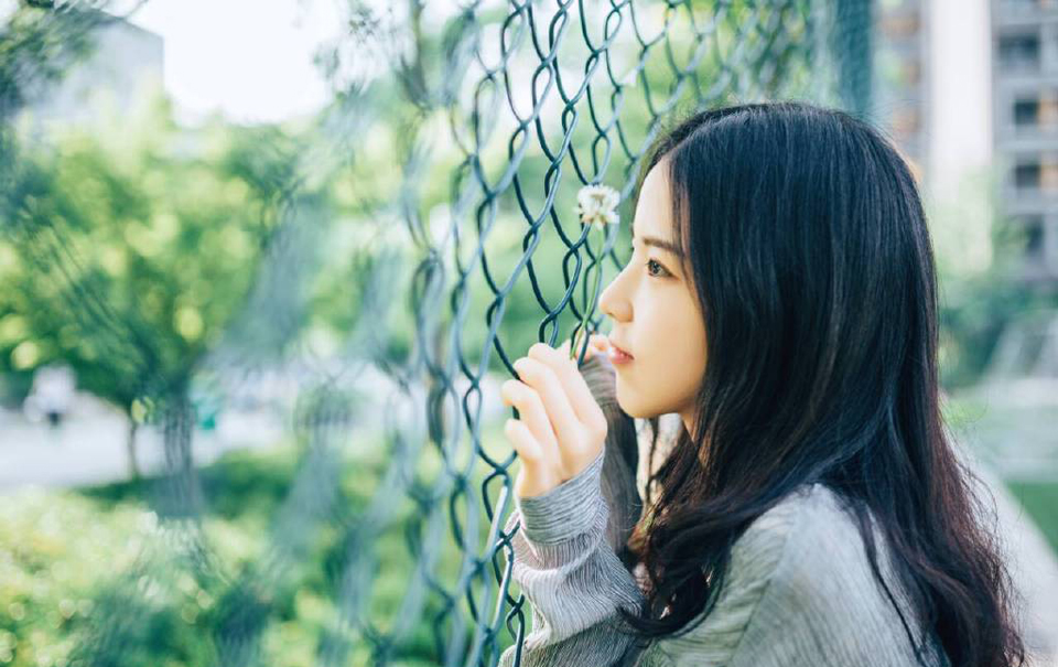 “这个文和就无需操心了，我自有方法让它回来。”吕布看着贾诩，两人同时笑了起来。